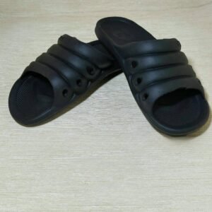 Șlapi bărbaţi negri 41-46 36-616D1